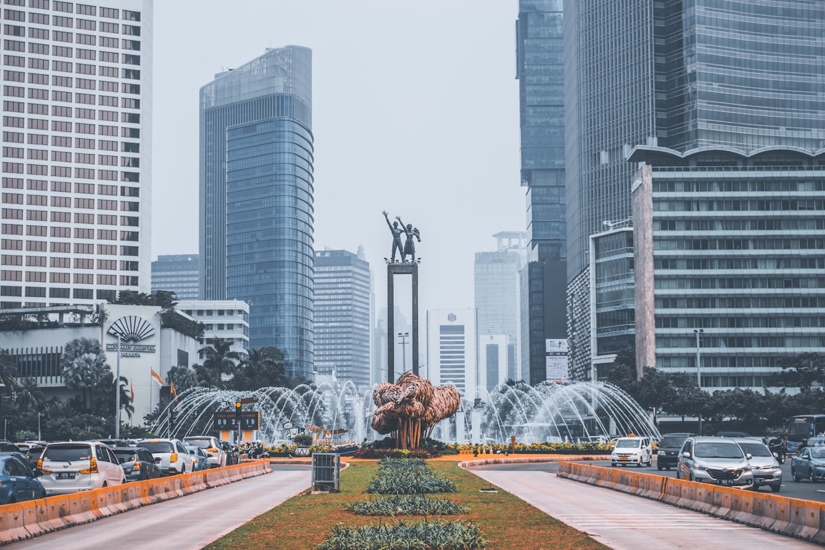 Navigasi Bursa 2026: Cara Maksimalkan Fitur AI di Aplikasi Fintech Indonesia Saat Market Volatile
