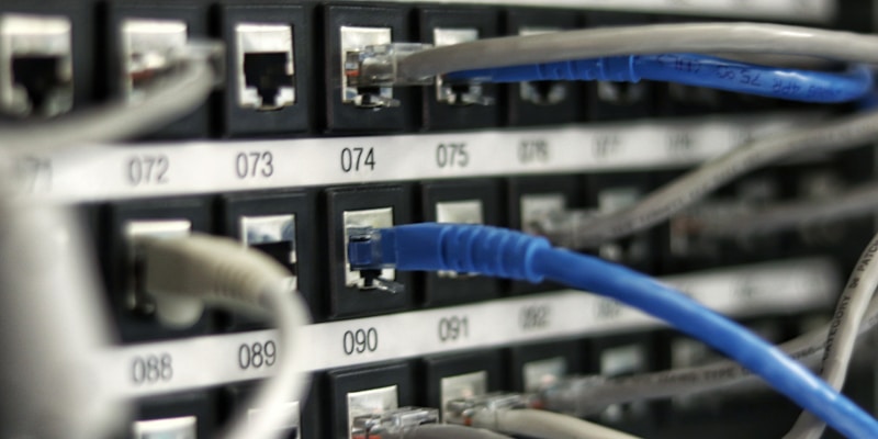 Mini UPS Router WiFi Terbaik 2026: Ilmu Kebal Internet Tetap Hidup Walau PLN Padam Gulita Sepulau Jawa!