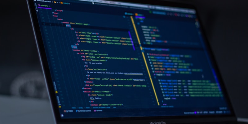 AI untuk Coding 2026: GitHub Copilot, Cursor, dan Tools AI
                    yang Mengubah Cara Programming