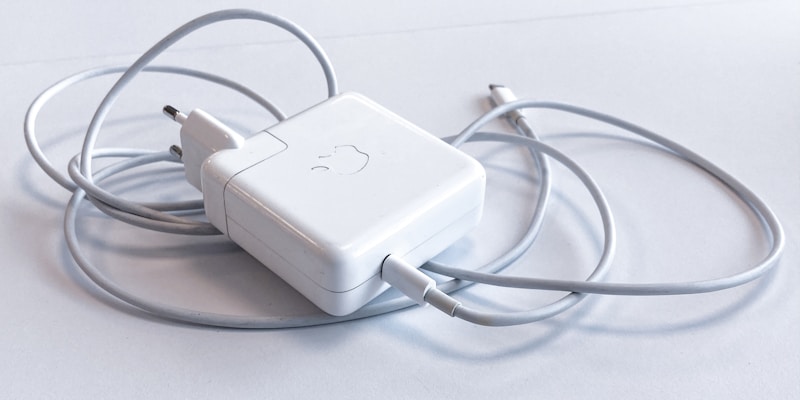 USB-C Universal Charger 2026: Satu Kabel untuk Semua Perangkat
                    â€” Panduan Lengkap